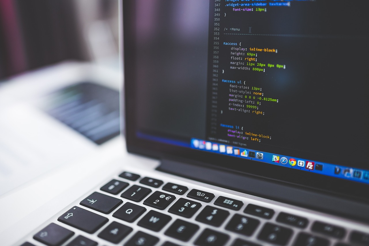 ソリューション開発：ネットワーク設計・構築・Web開発のワンストップ対応